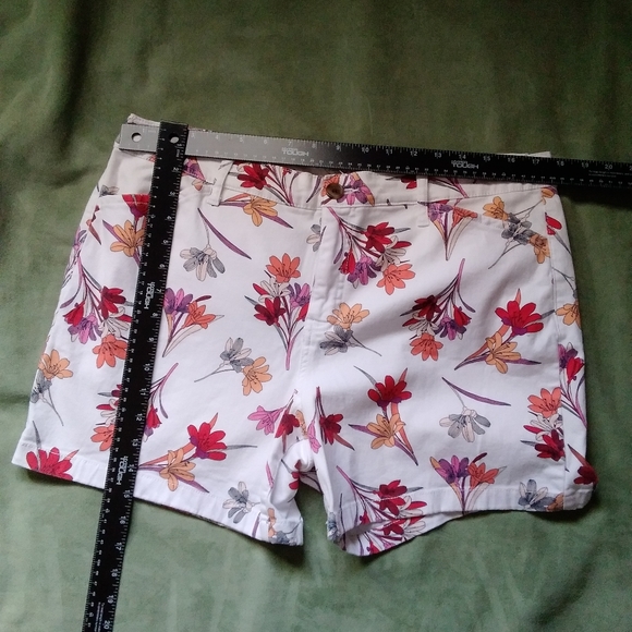 ST John's Bay shorts floral white red orange pink yellow flowers EUC Sz … - Picture 13 of 16